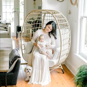 Hi, I’m Iris & this is my son Leo. 🤍🌿🦁